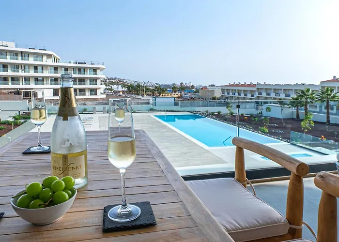 Serenity Deluxe - Pool & Terrace Апартаменты