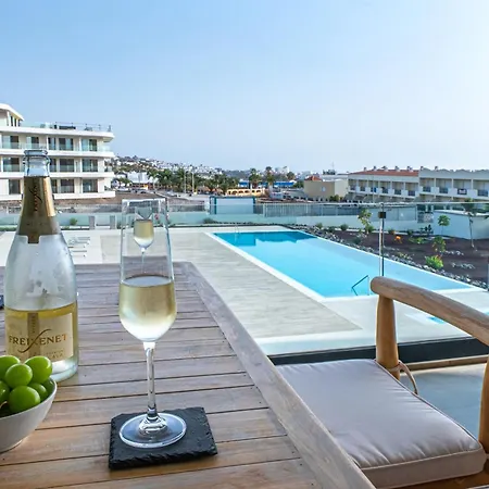 Serenity Deluxe - Pool & Terrace Lägenhet