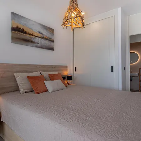 Serenity Deluxe - Pool & Terrace Apartment *