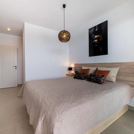 Serenity Deluxe - Pool & Terrace * 阿德耶