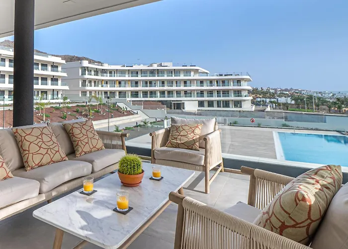 Serenity Deluxe - Pool & Terrace Apartment